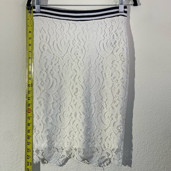 Guess White Lace Skirt 
Style #W5RD56W6W00 - Picture 5 of 6